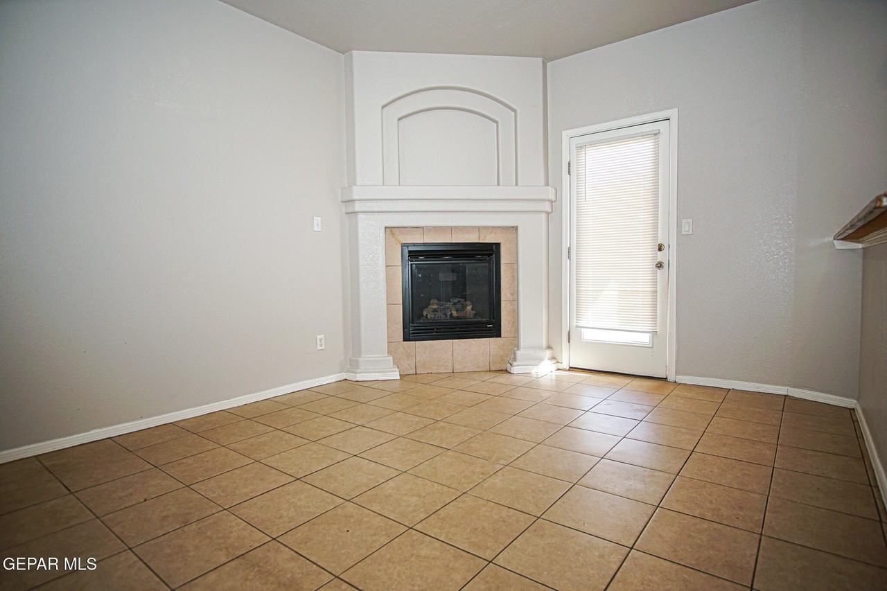 528 Green Village Ct #B - Photo 5 of 28