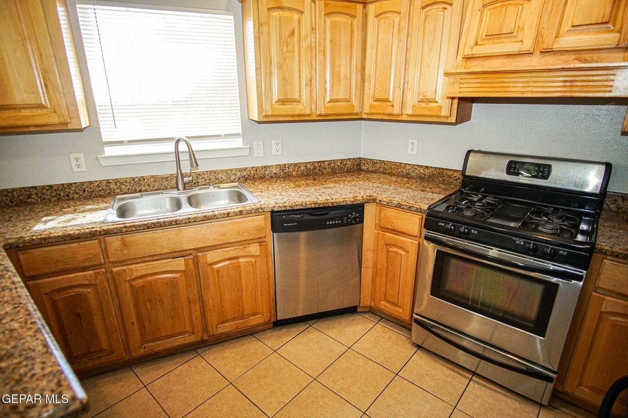 528 Green Village Ct #B - Photo 7 of 28
