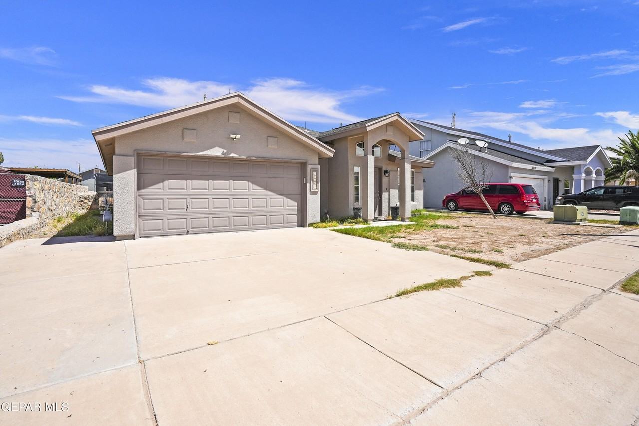 14069 Lago Seco Dr - Photo 2 of 37