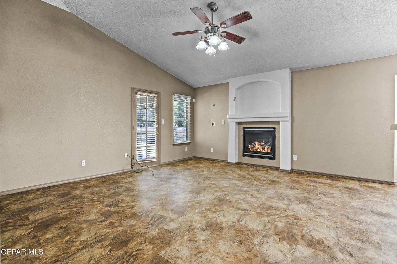14069 Lago Seco Dr - Photo 6 of 37