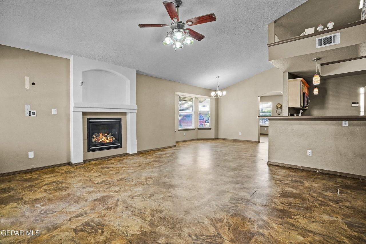 14069 Lago Seco Dr - Photo 7 of 37