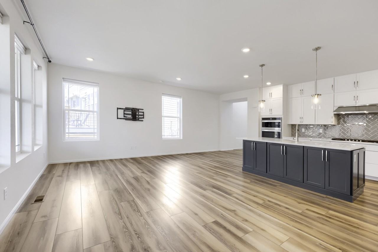 17214 W 94th Ave - Photo 6 of 28