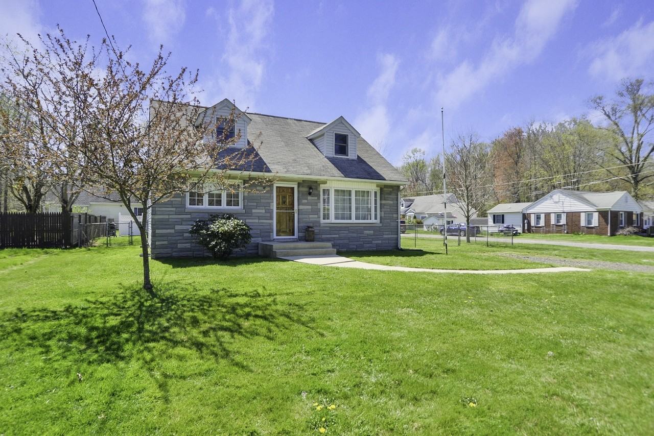 299 E Pittsfield St - Photo 3 of 29