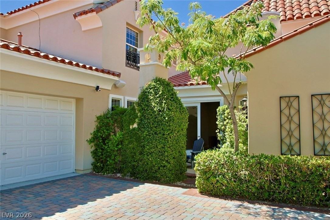 12047 Oakland Hills Dr - Photo 4 of 50
