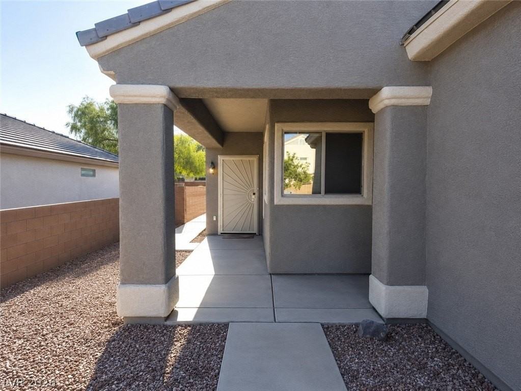 1872 High Mesa Dr - Photo 3 of 17