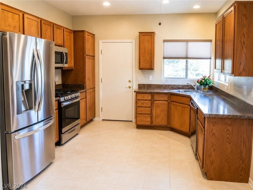 1872 High Mesa Dr - Photo 4 of 17