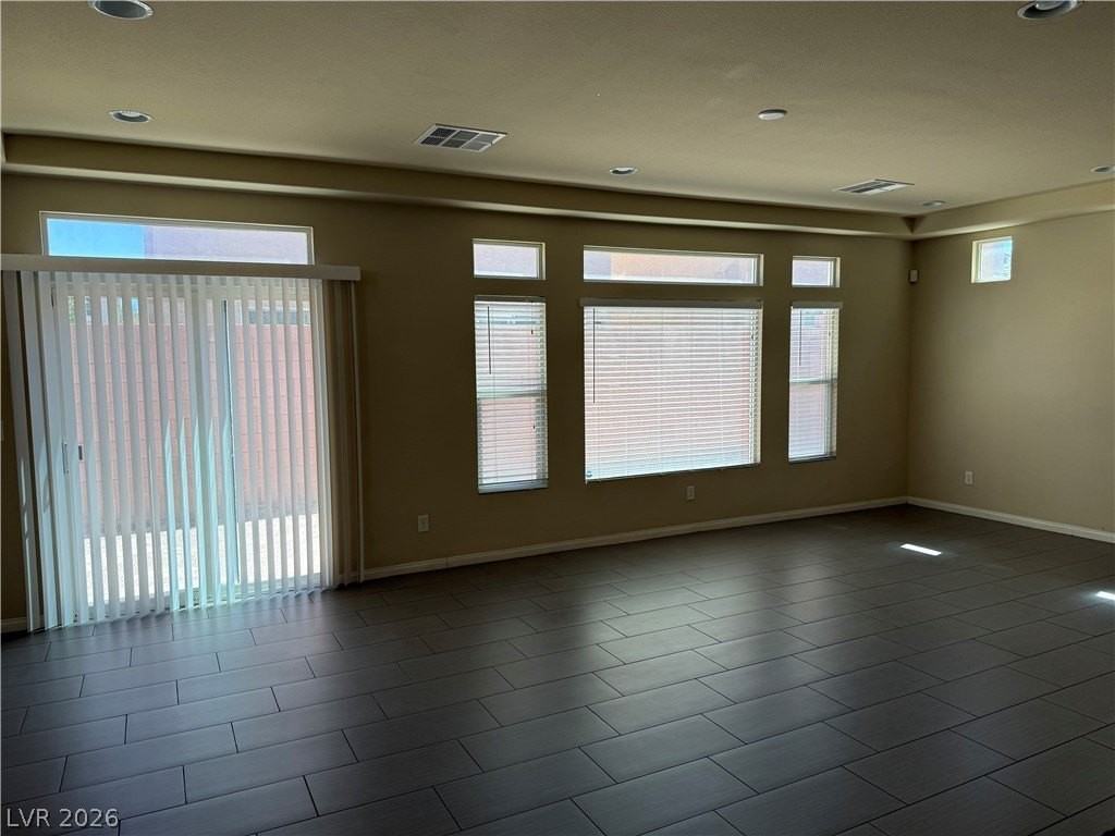 6083 Crown Palms Ave - Photo 6 of 22