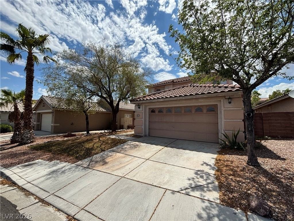 3237 Little Stream St - Photo 2 of 38