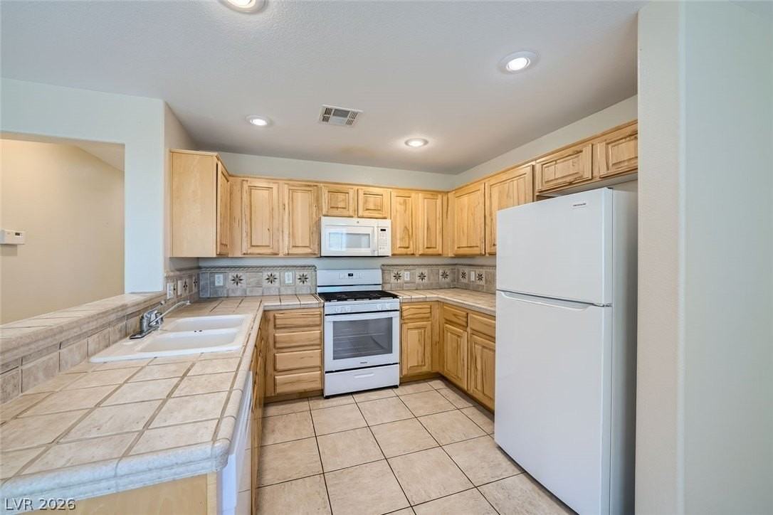 3904 Badgerbrook St - Photo 6 of 22