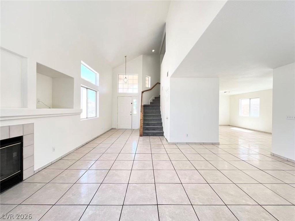8284 W Rochelle Ave - Photo 3 of 29