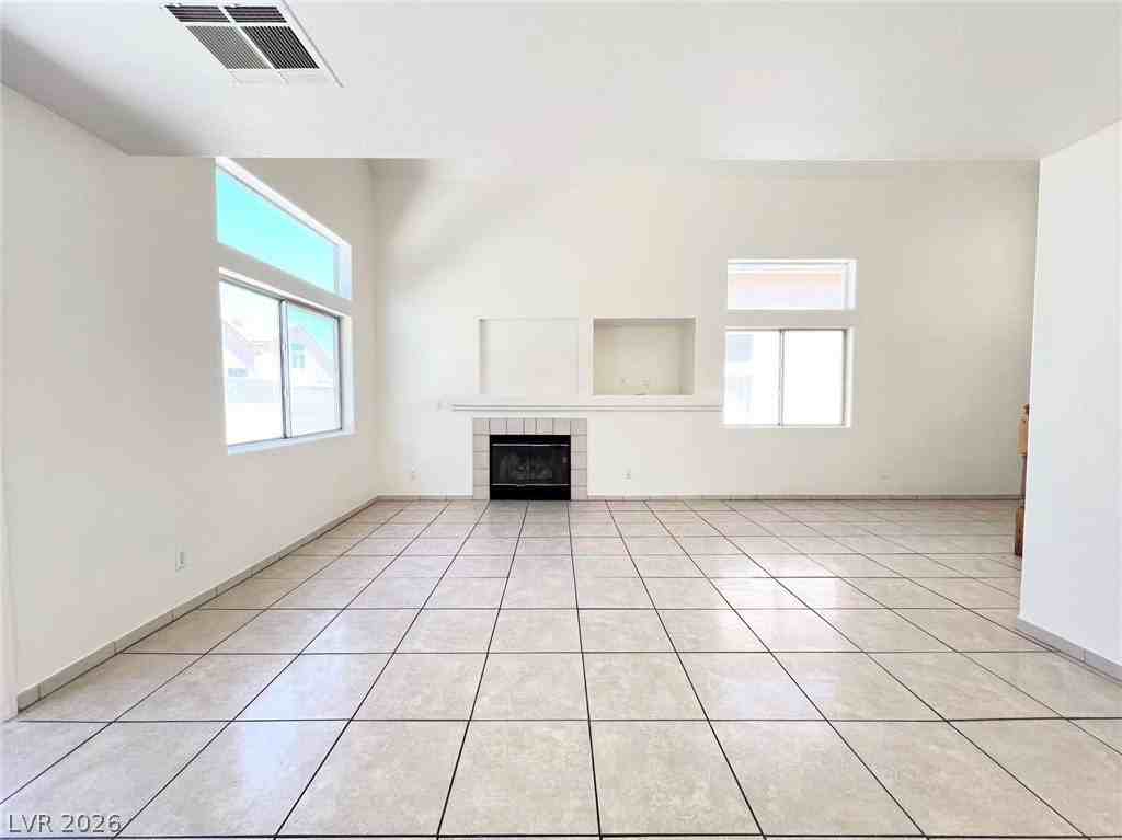 8284 W Rochelle Ave - Photo 7 of 29