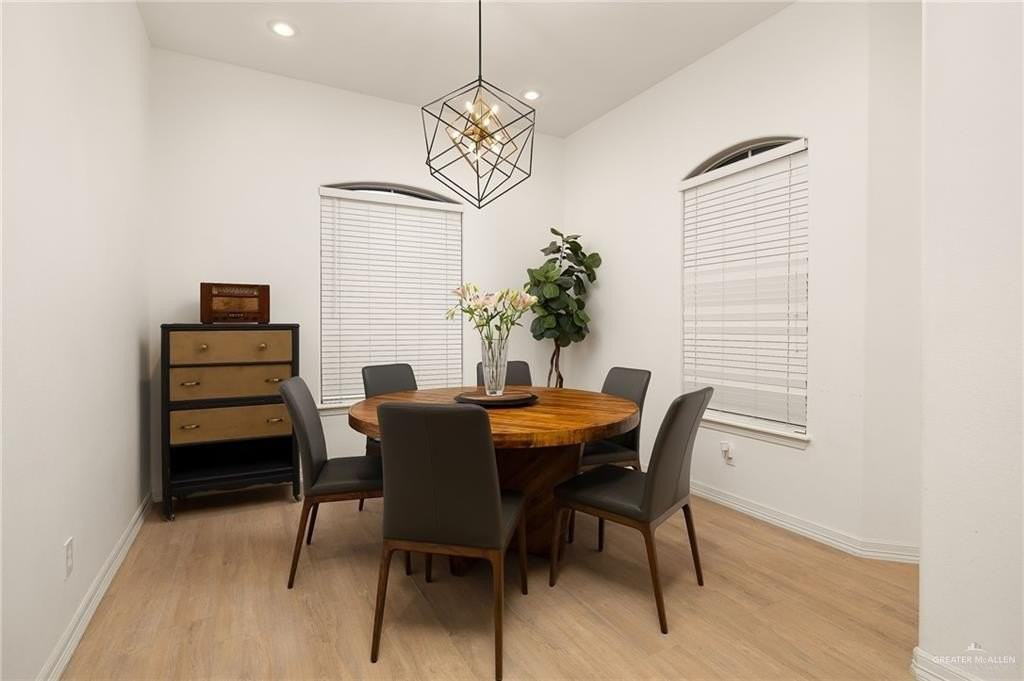 3301 Santa Olivia St - Photo 5 of 30
