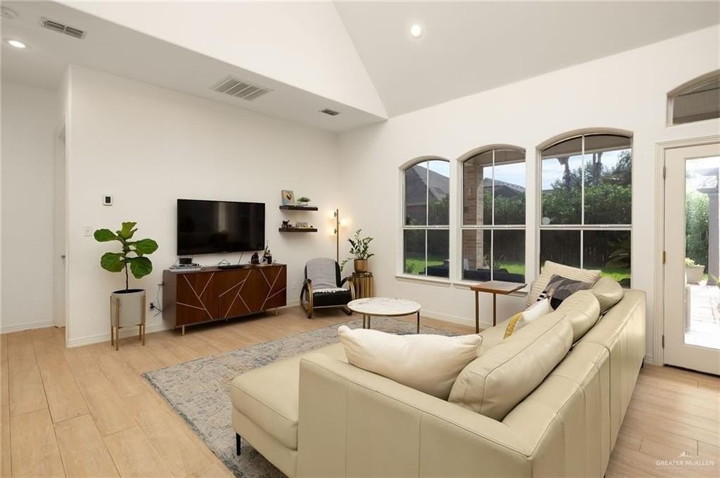 3301 Santa Olivia St - Photo 6 of 30