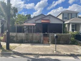 featured image of 207 W Clark Ave