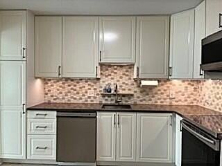 671 Liberty Pointe Dr - Photo 5 of 23