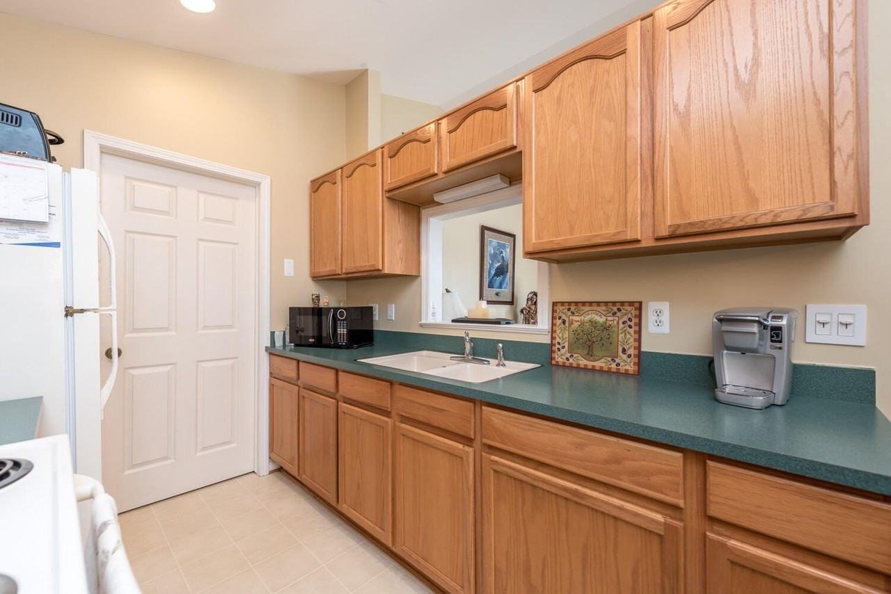 212 Commons Ct - Photo 6 of 17
