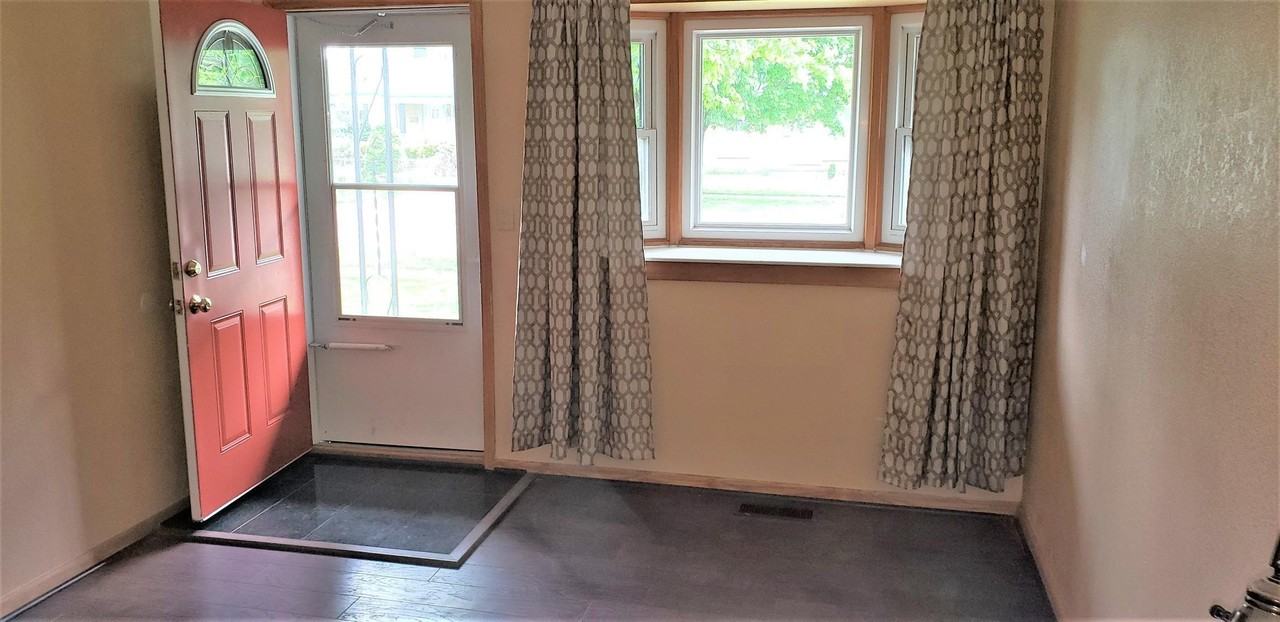640 Calder Ave - Photo 2 of 10