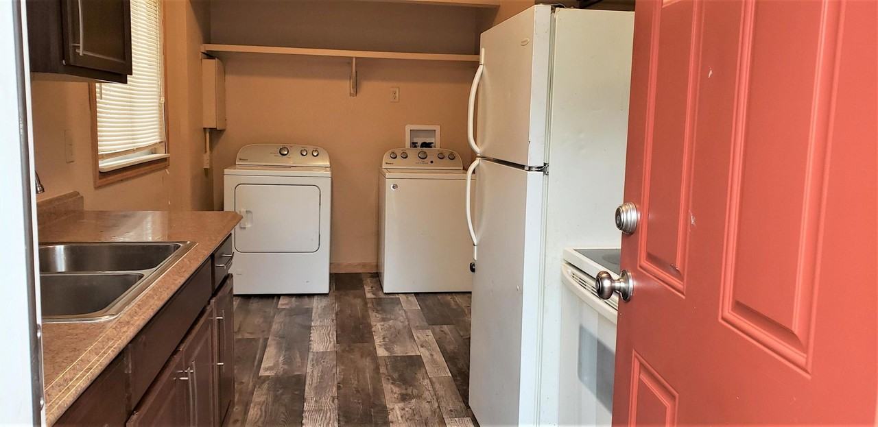 640 Calder Ave - Photo 3 of 10