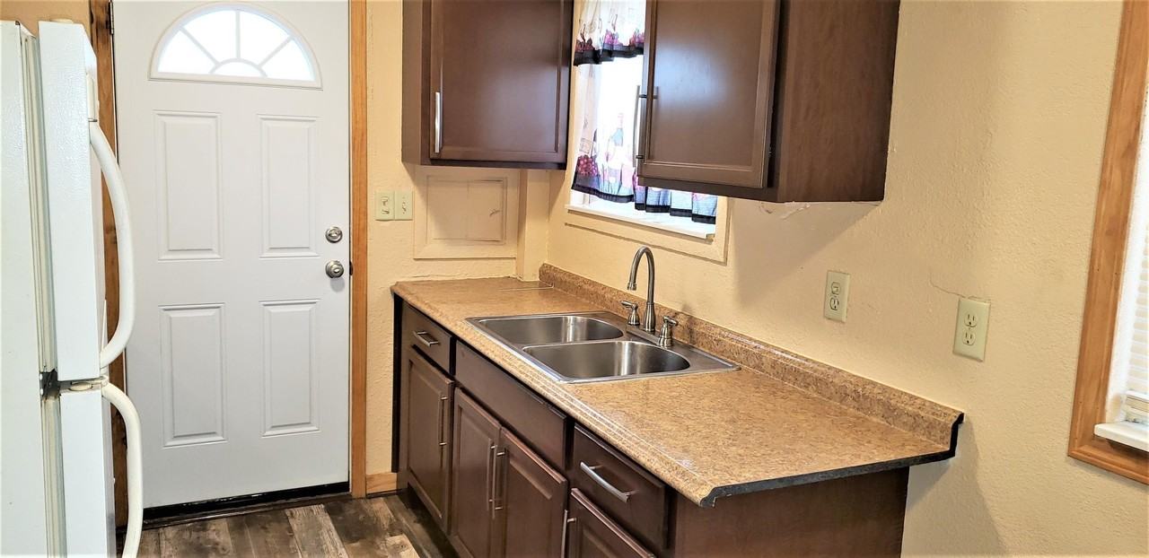 640 Calder Ave - Photo 4 of 10