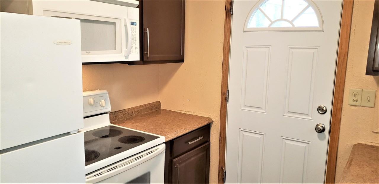 640 Calder Ave - Photo 5 of 10