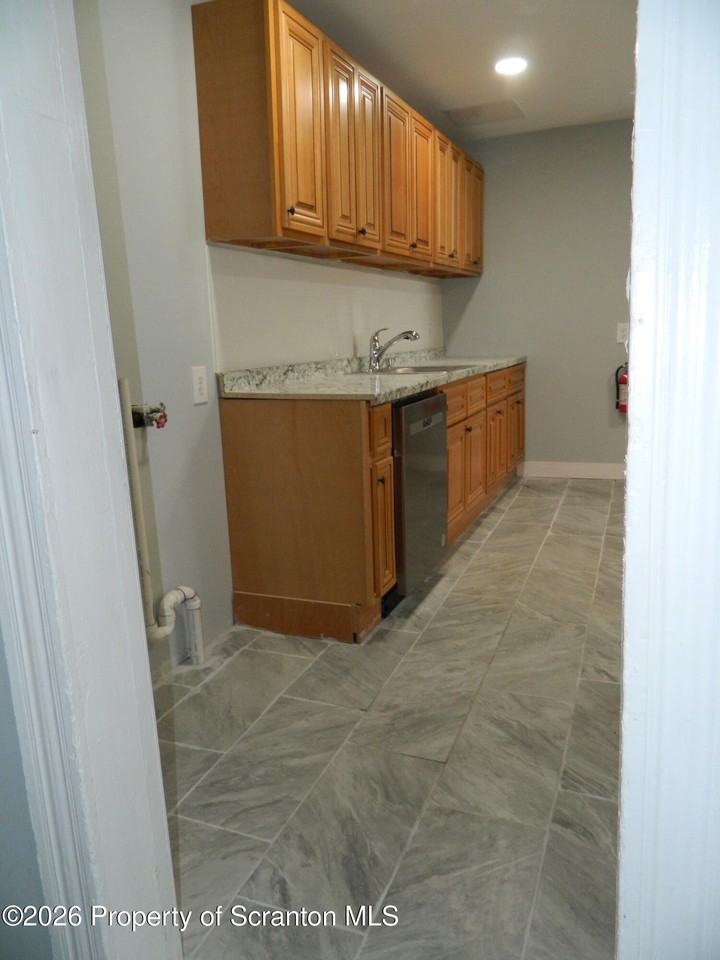 829 N Main Ave - Photo 2 of 15