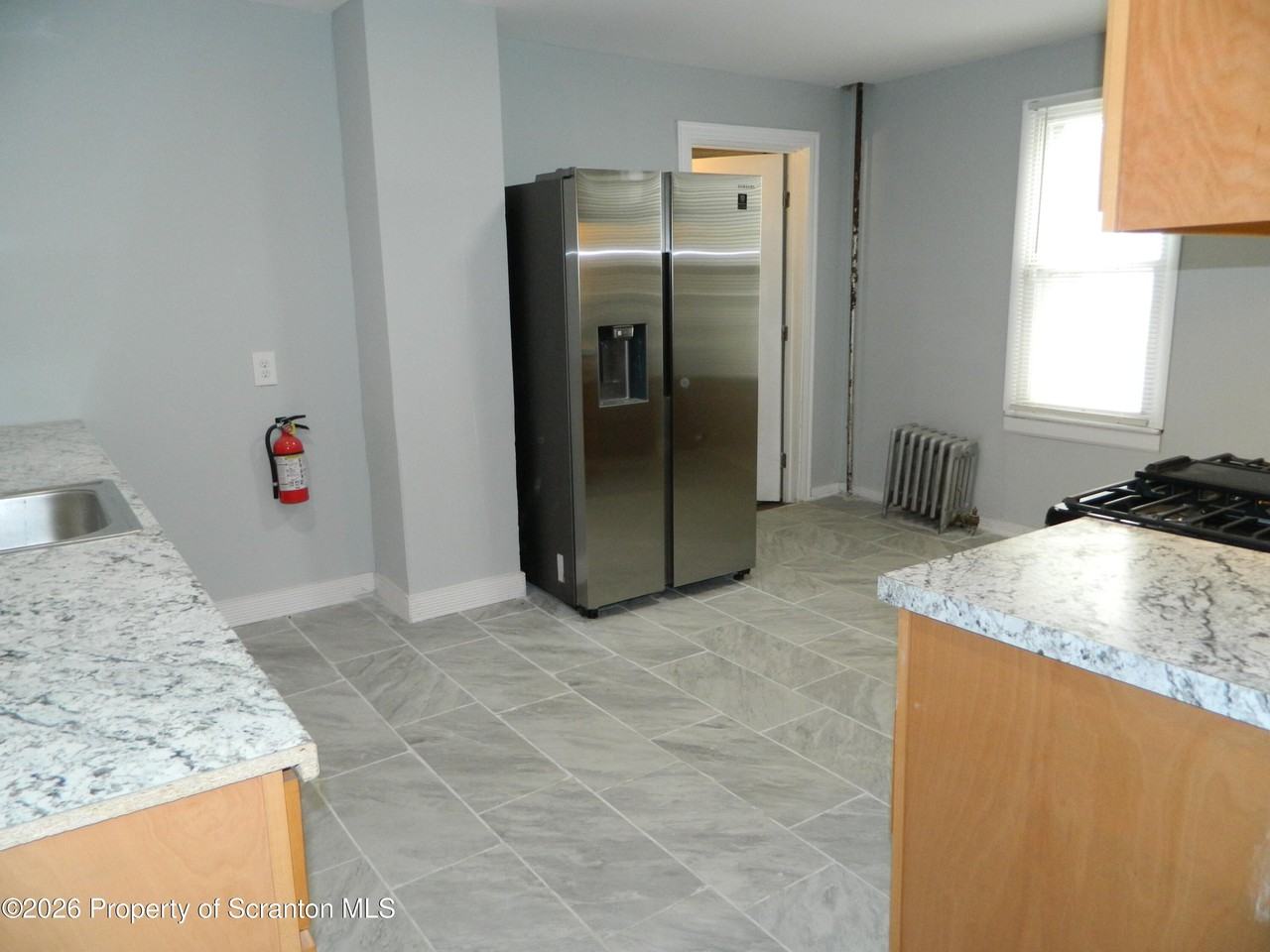 829 N Main Ave - Photo 3 of 15