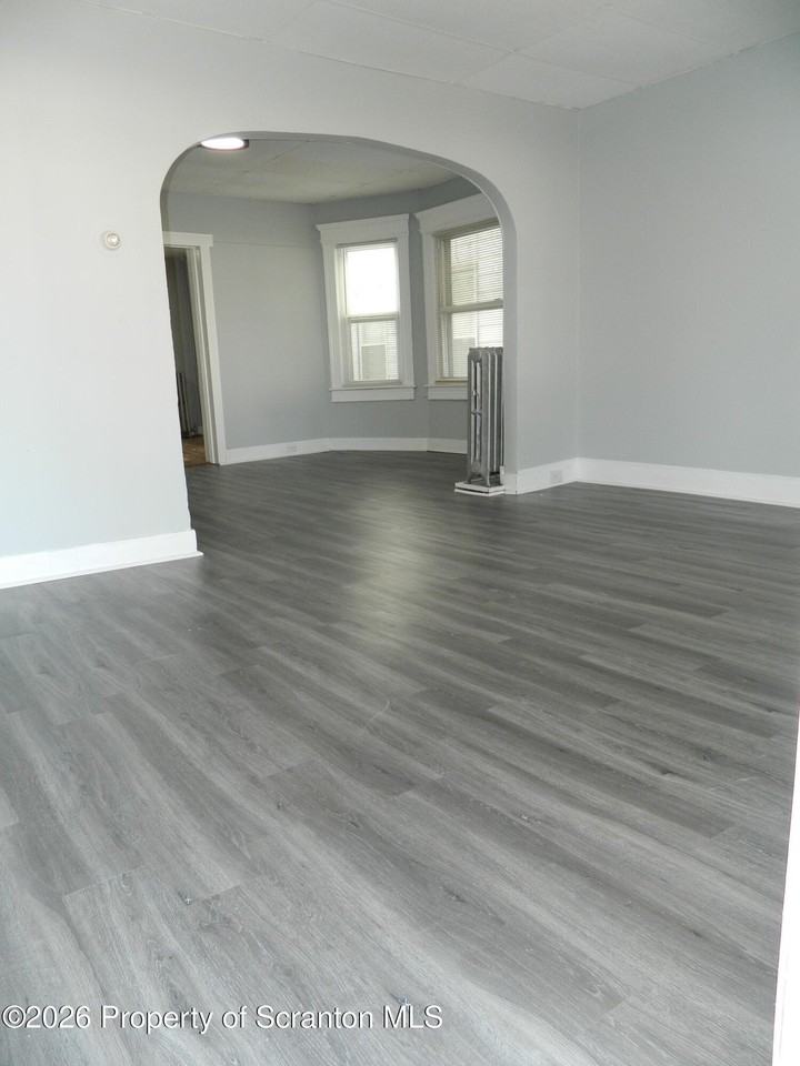 829 N Main Ave - Photo 7 of 15