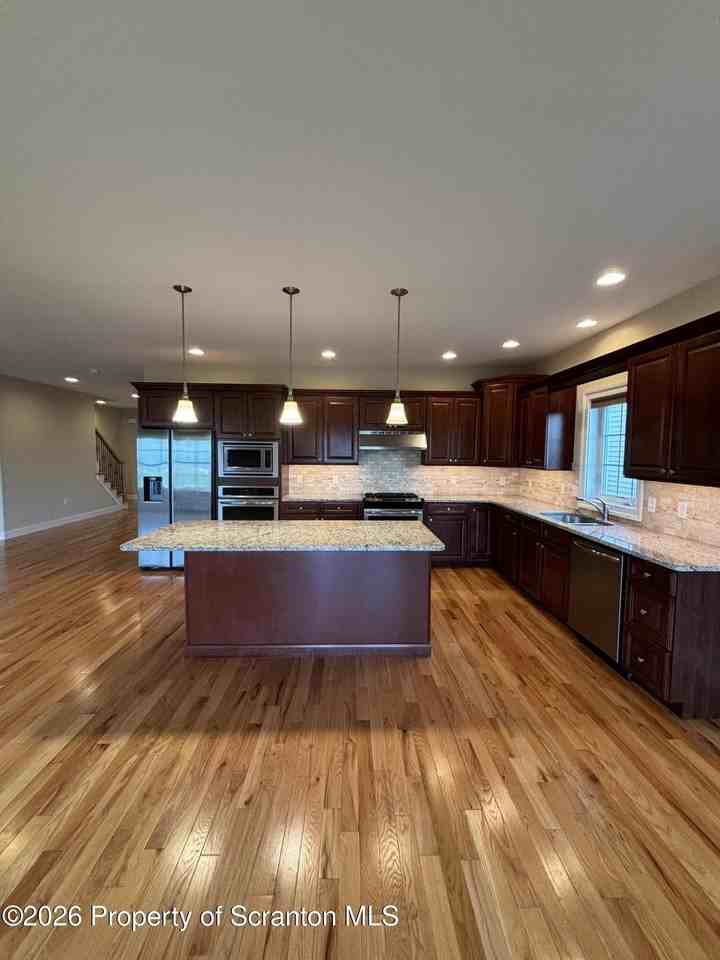 1803 Robinson Close - Photo 4 of 31