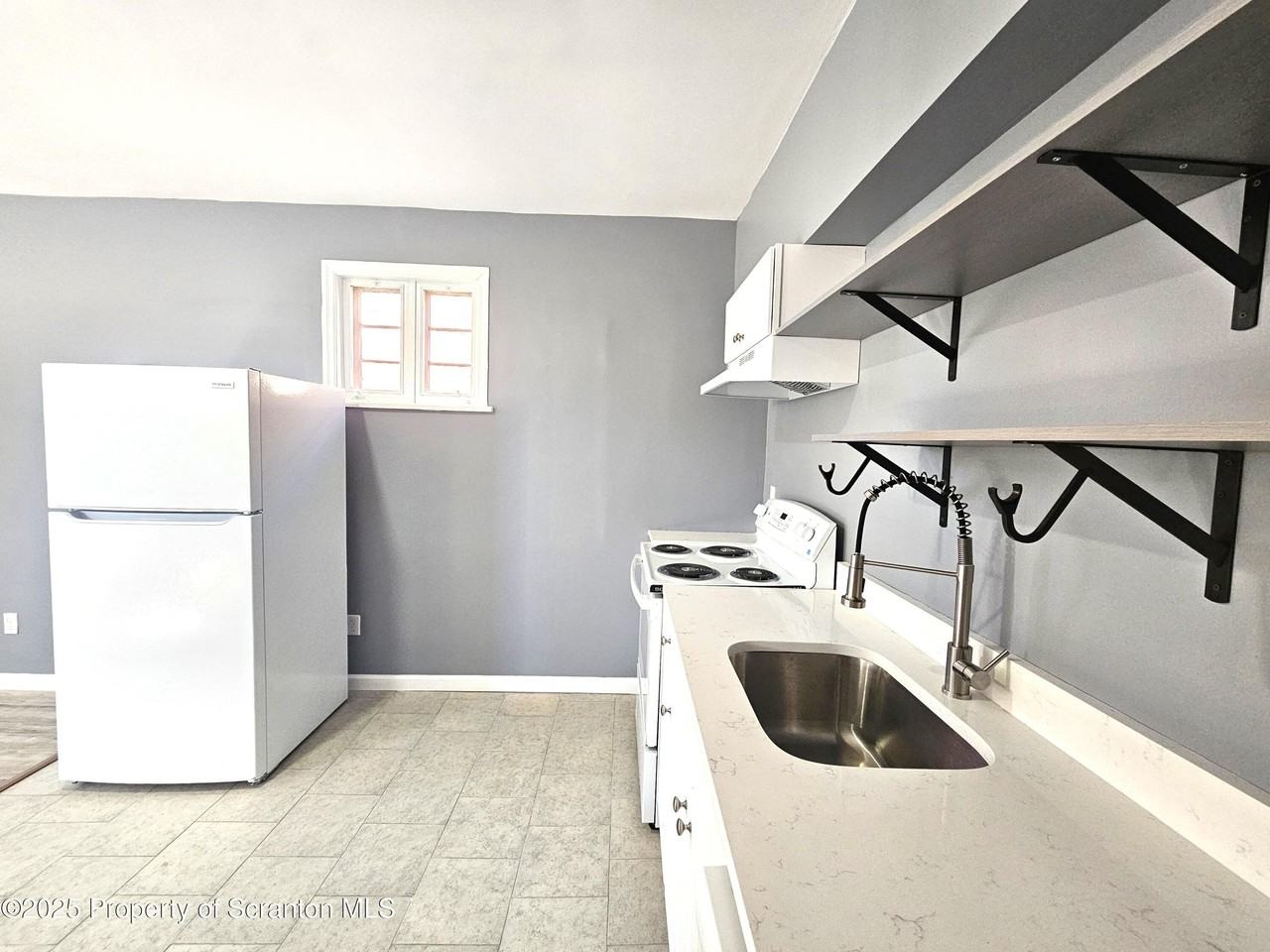 125 River St #A - Photo 3 of 10