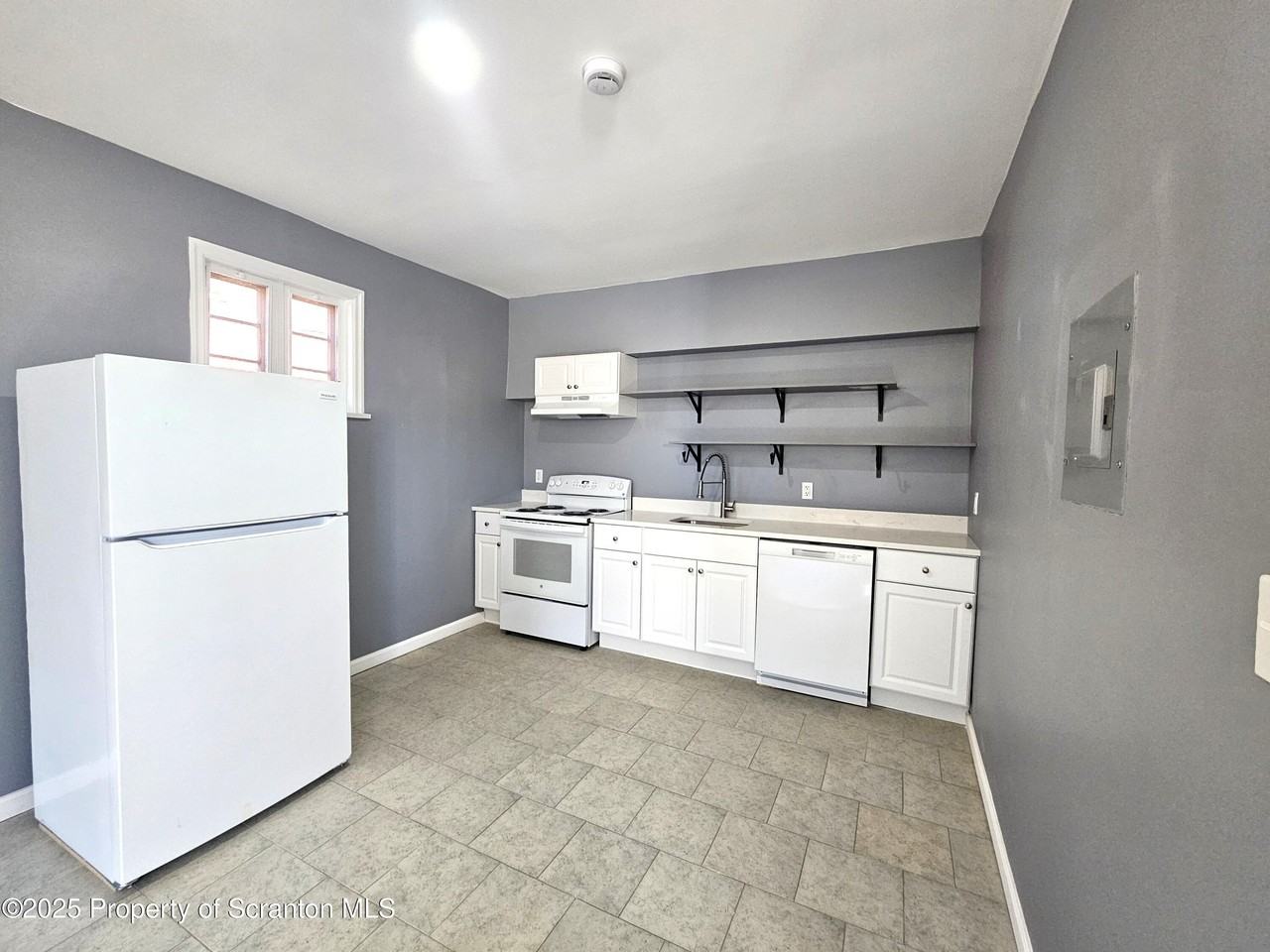125 River St #A - Photo 4 of 10