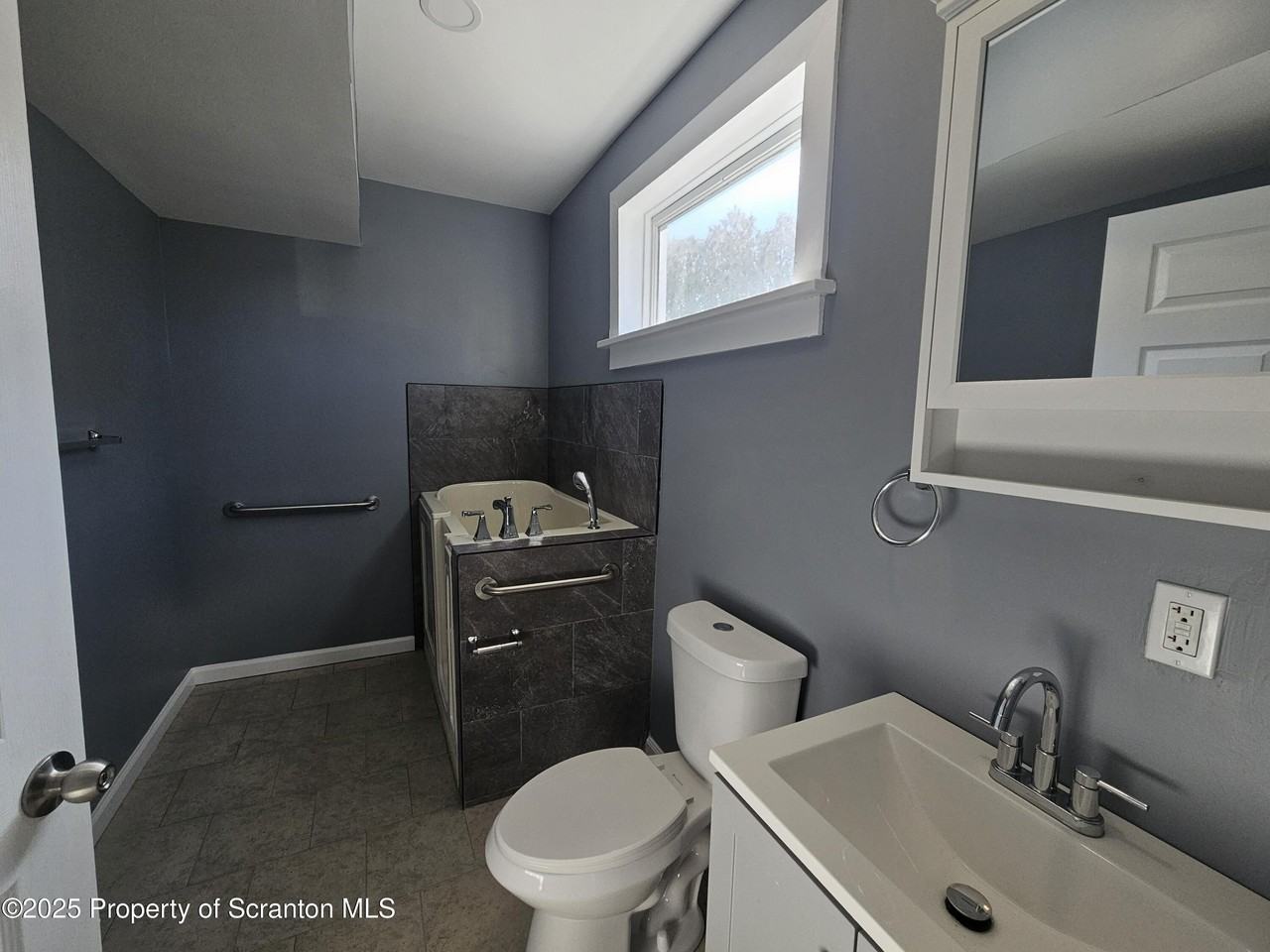125 River St #A - Photo 6 of 10