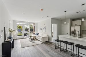 featured image of 140 W Webster Ave #114