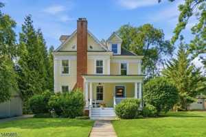 featured image of 40 Oakwood Ave