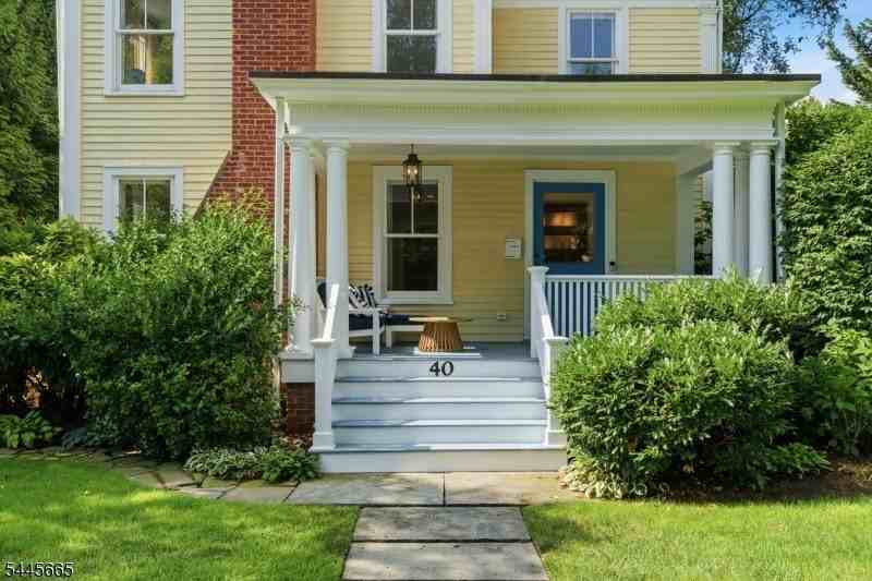 40 Oakwood Ave - Photo 2 of 32