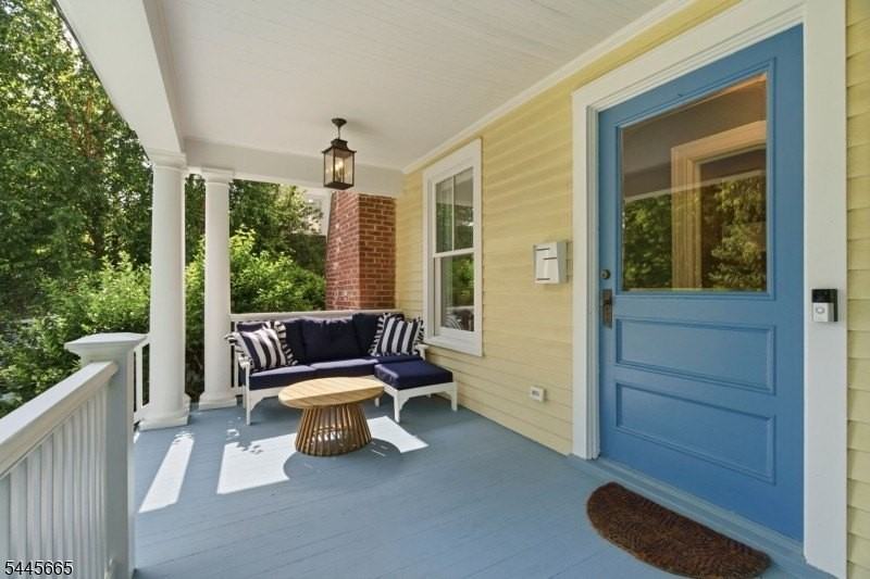40 Oakwood Ave - Photo 3 of 32