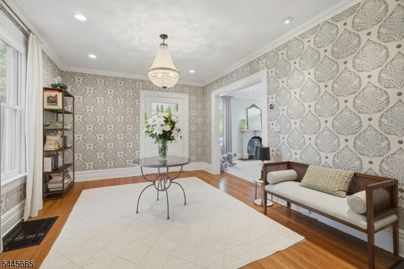 40 Oakwood Ave - Photo 5 of 32