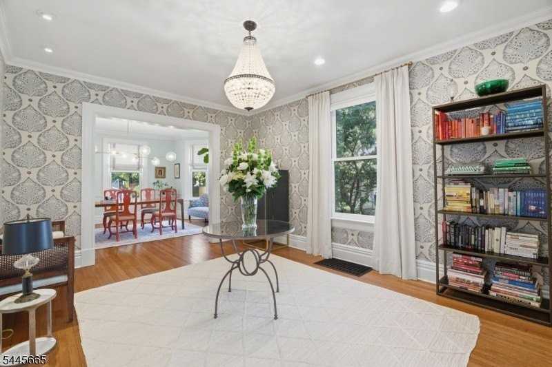 40 Oakwood Ave - Photo 6 of 32