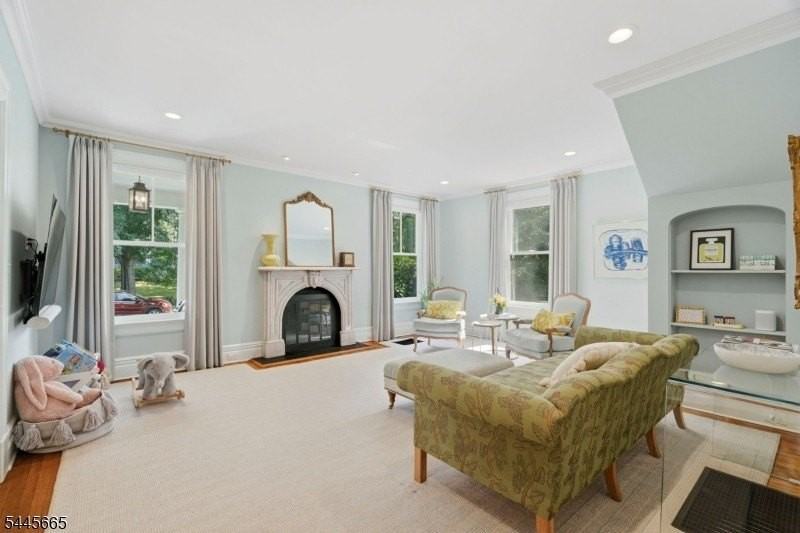 40 Oakwood Ave - Photo 7 of 32