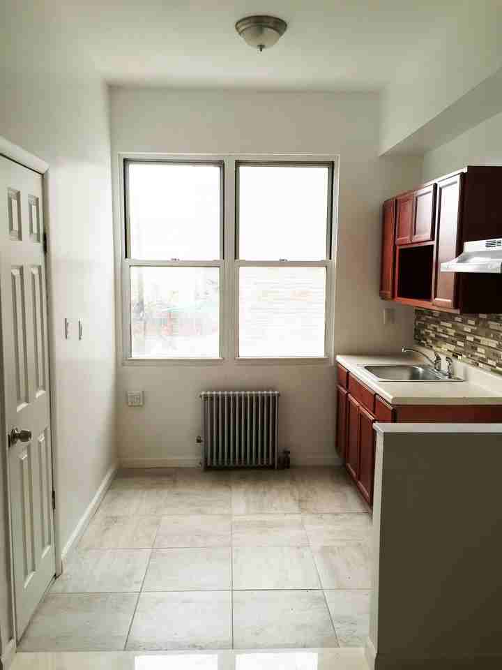 411 Fairview Ave - Photo 2 of 17