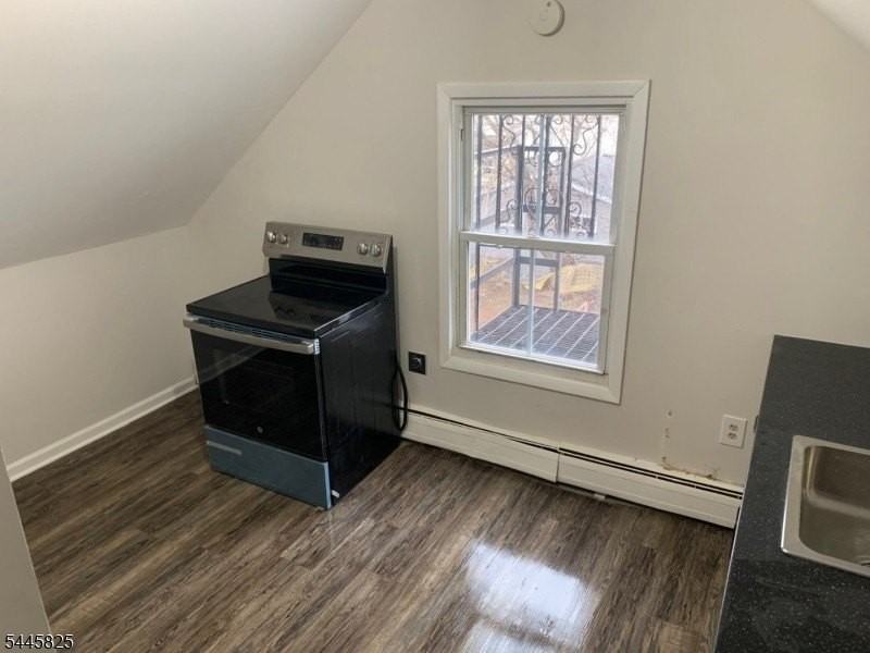 233 Pine St - Photo 4 of 19