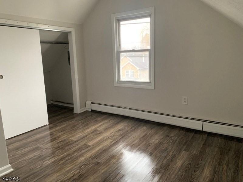 233 Pine St - Photo 5 of 19