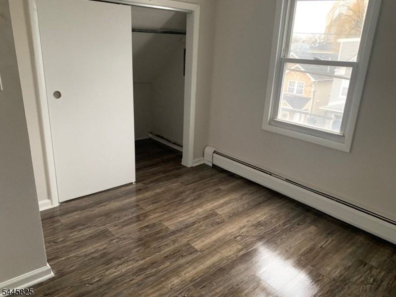 233 Pine St - Photo 7 of 19
