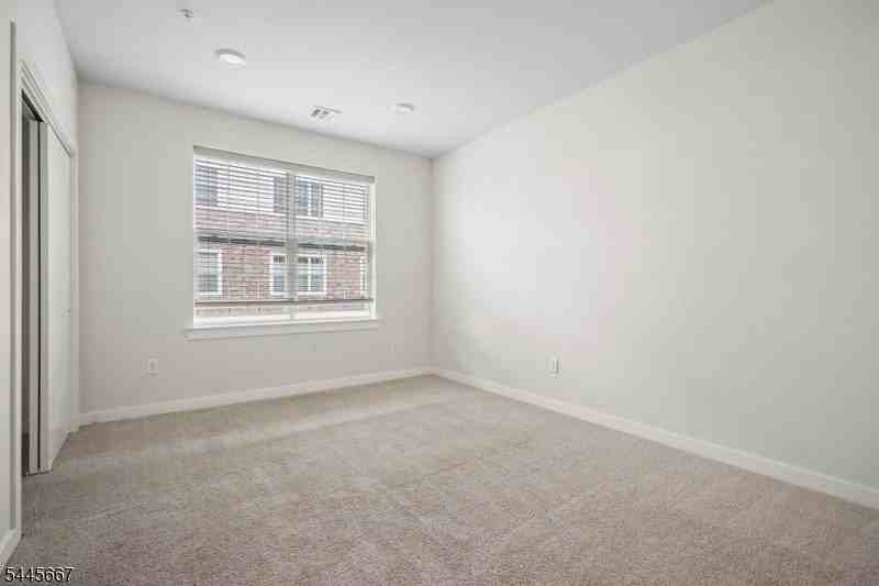 723 Lorhan Dr - Photo 7 of 21
