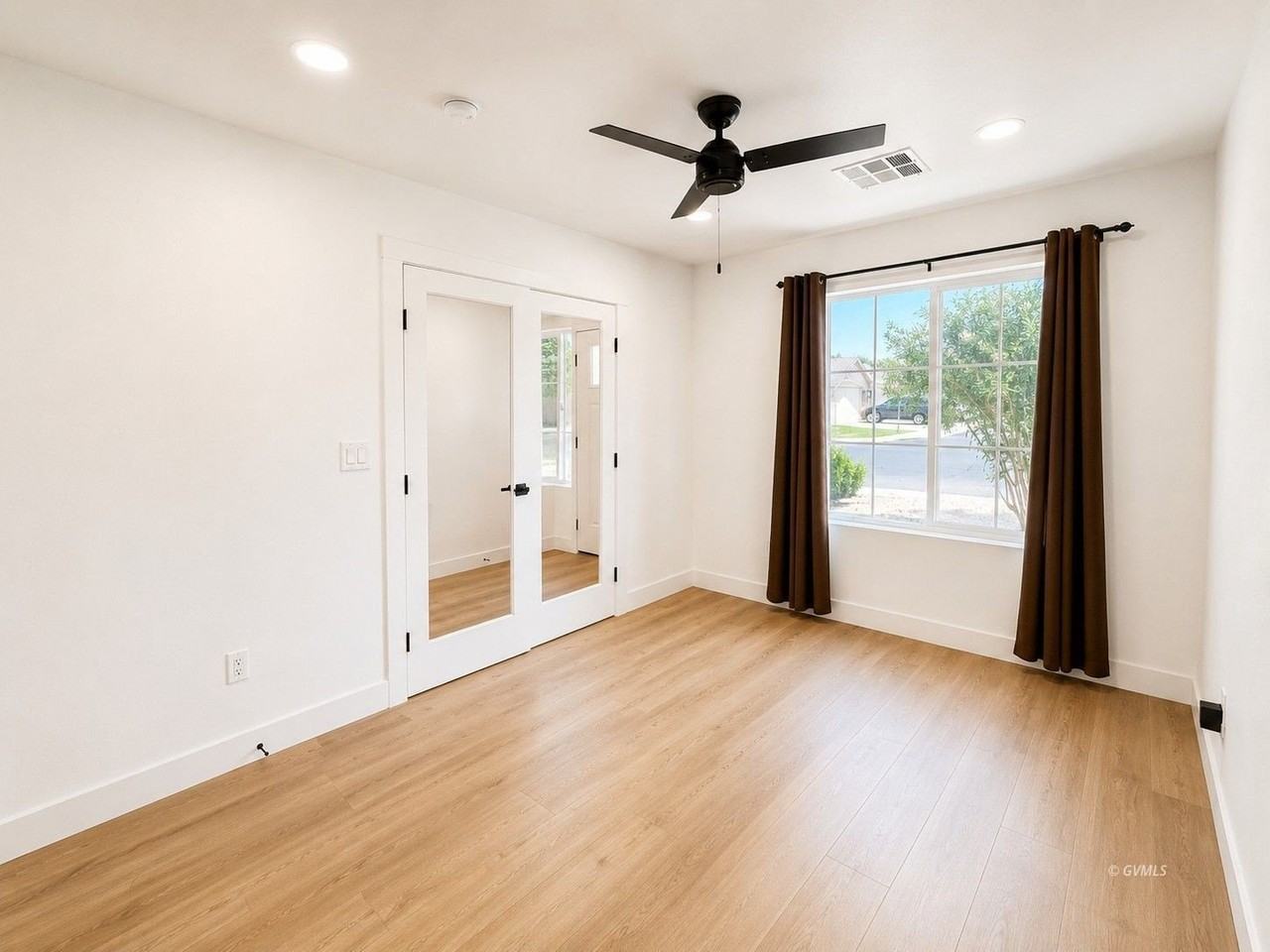 1600 E Kelson Pl - Photo 2 of 11