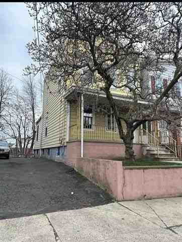448 Avenue E - Photo 2 of 7