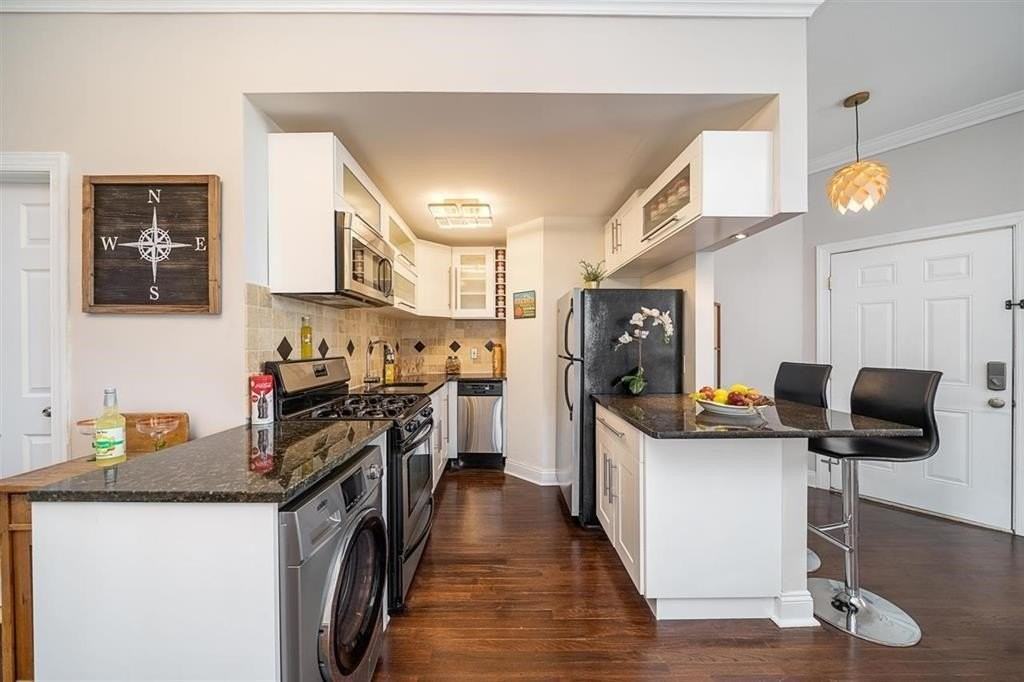 372 Communipaw Ave #4L - Photo 7 of 18