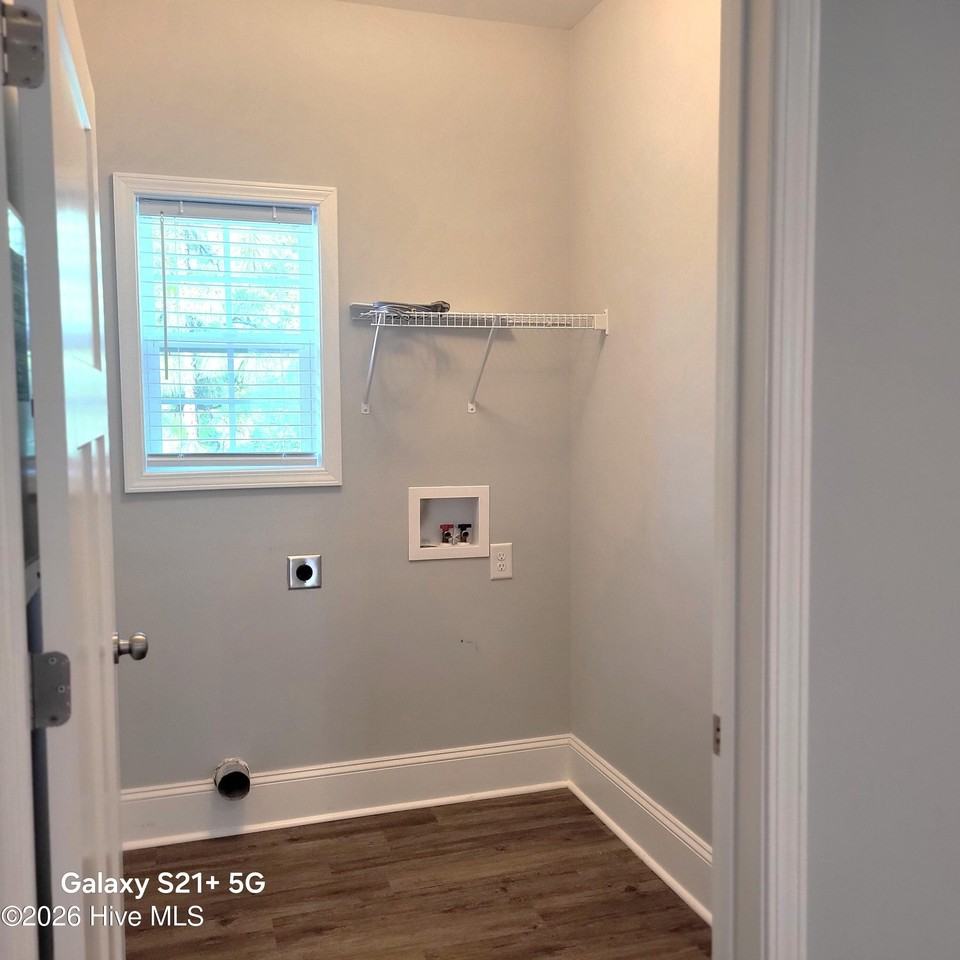 84 N Knoll Rd - Photo 7 of 28