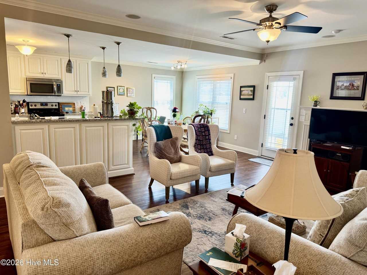 683 Brookfield Dr - Photo 5 of 16