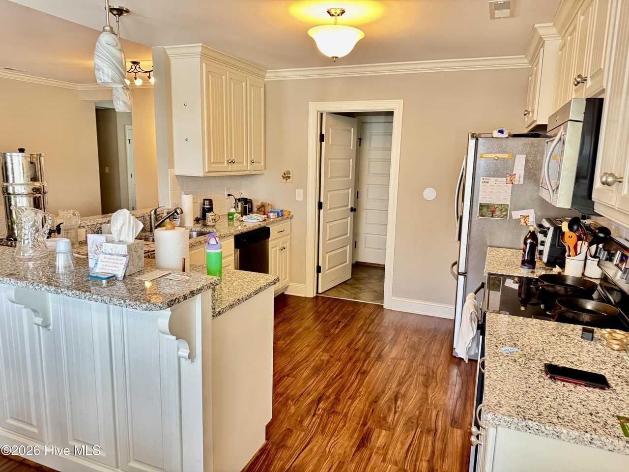 683 Brookfield Dr - Photo 6 of 16