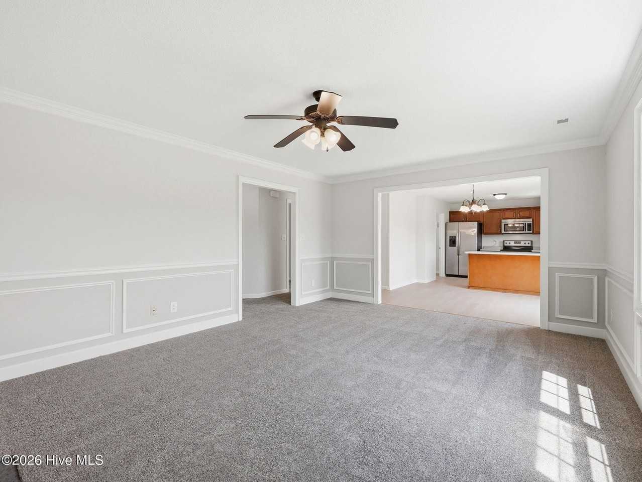 302 Mann St - Photo 4 of 22